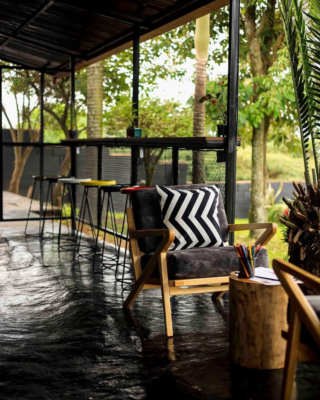 Bars & Restaurant